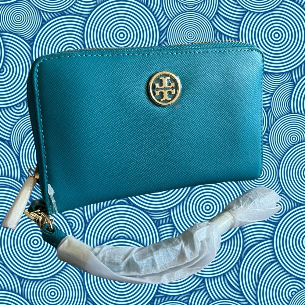 TORY BURCH PEBBLED LEATHER ZIP ROBINSON WALLET WRISTLET blue Mother Day gift